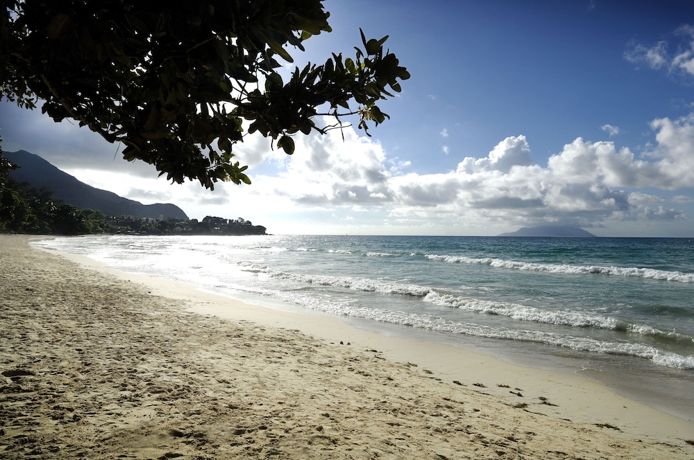 Berjaya Beau Vallon Bay Resort & Casino — Beach in Victoria
