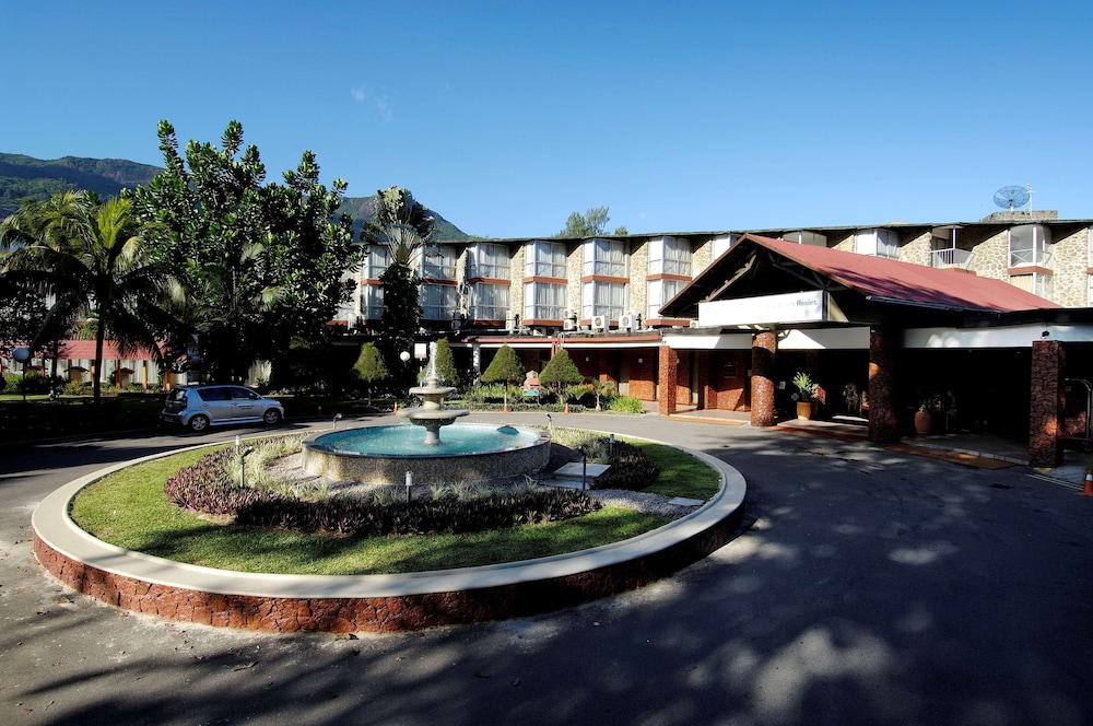 Berjaya Beau Vallon Bay Resort & Casino — Hotel building in Victoria