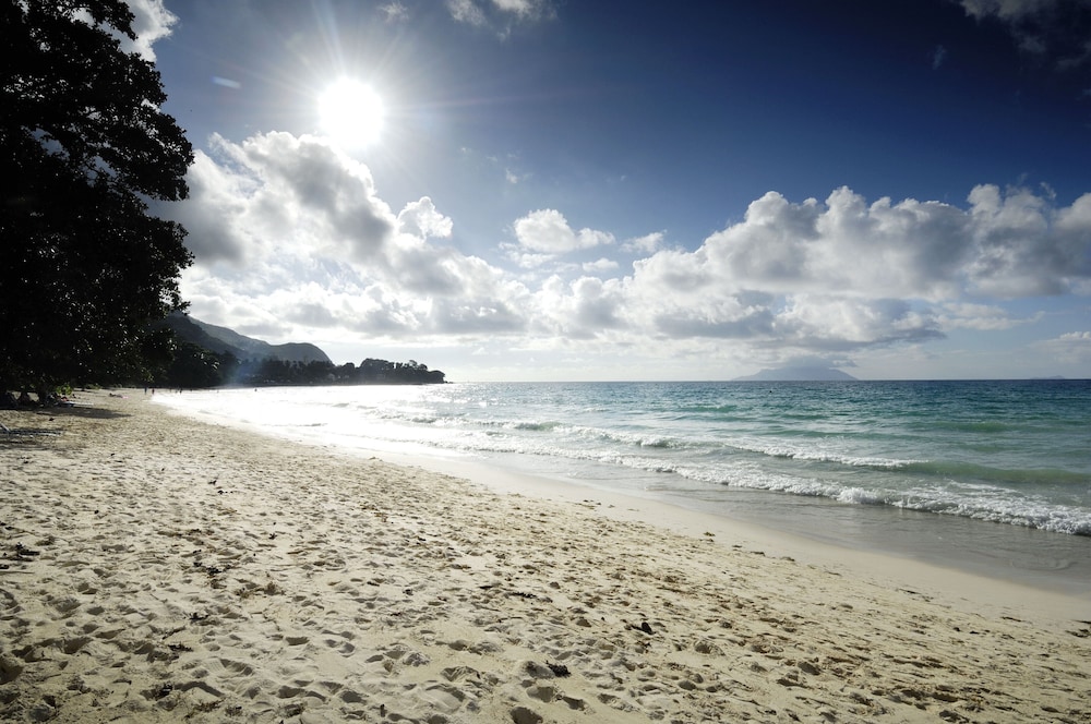 Berjaya Beau Vallon Bay Resort & Casino — Beach in Victoria