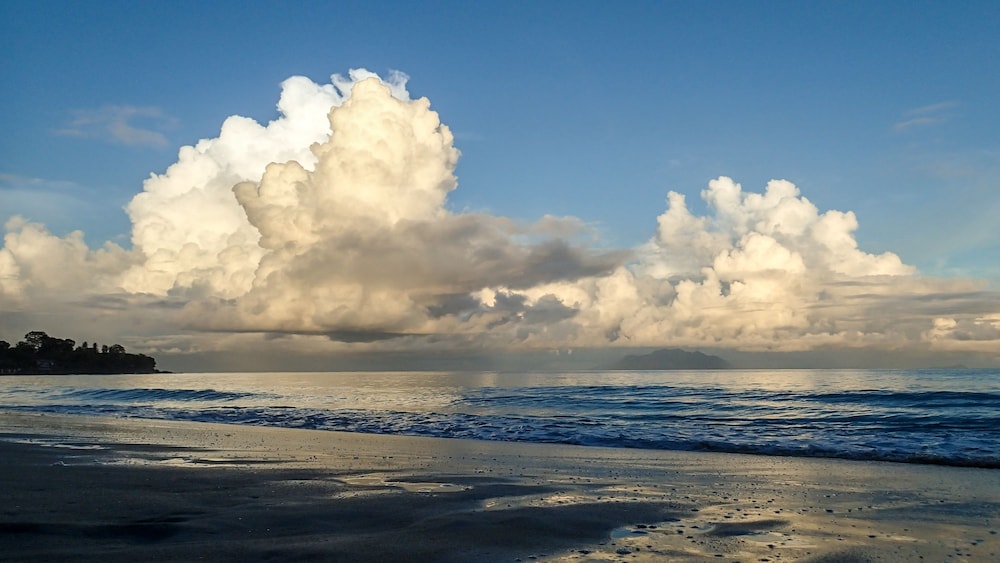 Berjaya Beau Vallon Bay Resort & Casino — Beach in Victoria