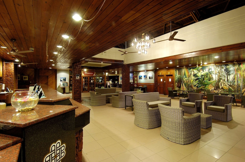 Berjaya Beau Vallon Bay Resort & Casino — Restaurant & bars in Victoria