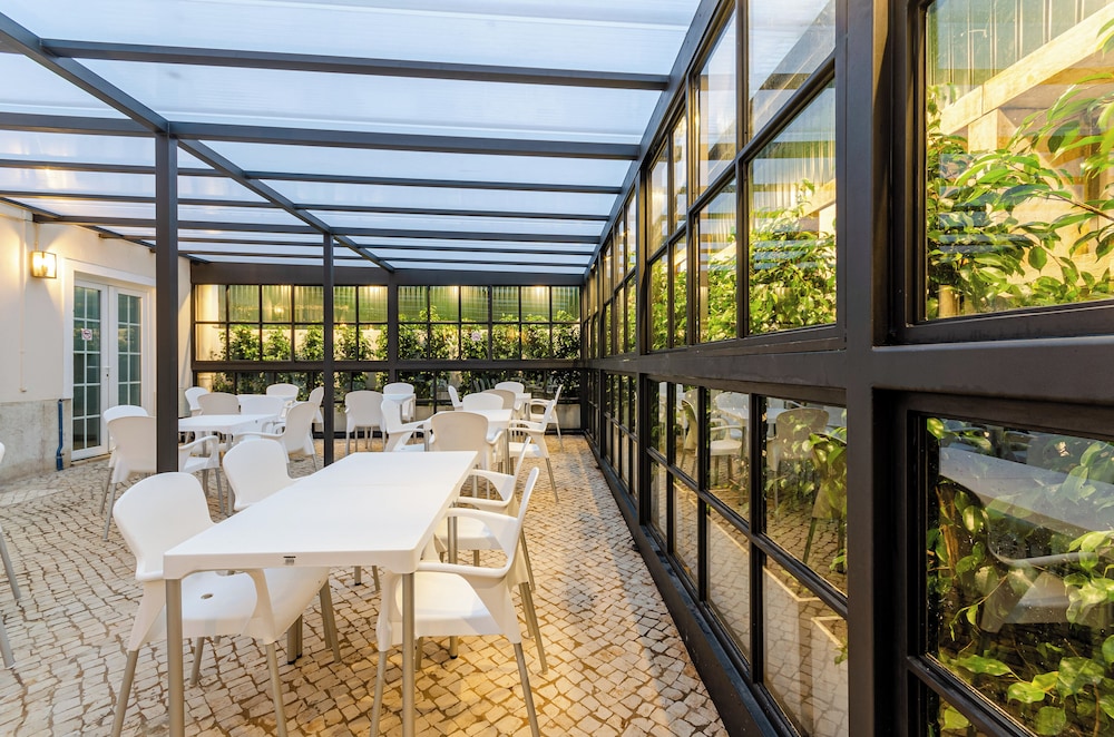 Hotel Avenida Park — Restaurant & bars in Lisbon, Lisboa