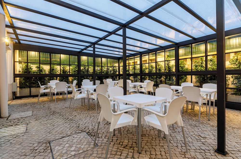 Hotel Avenida Park — Restaurant & bars in Lisbon, Lisboa