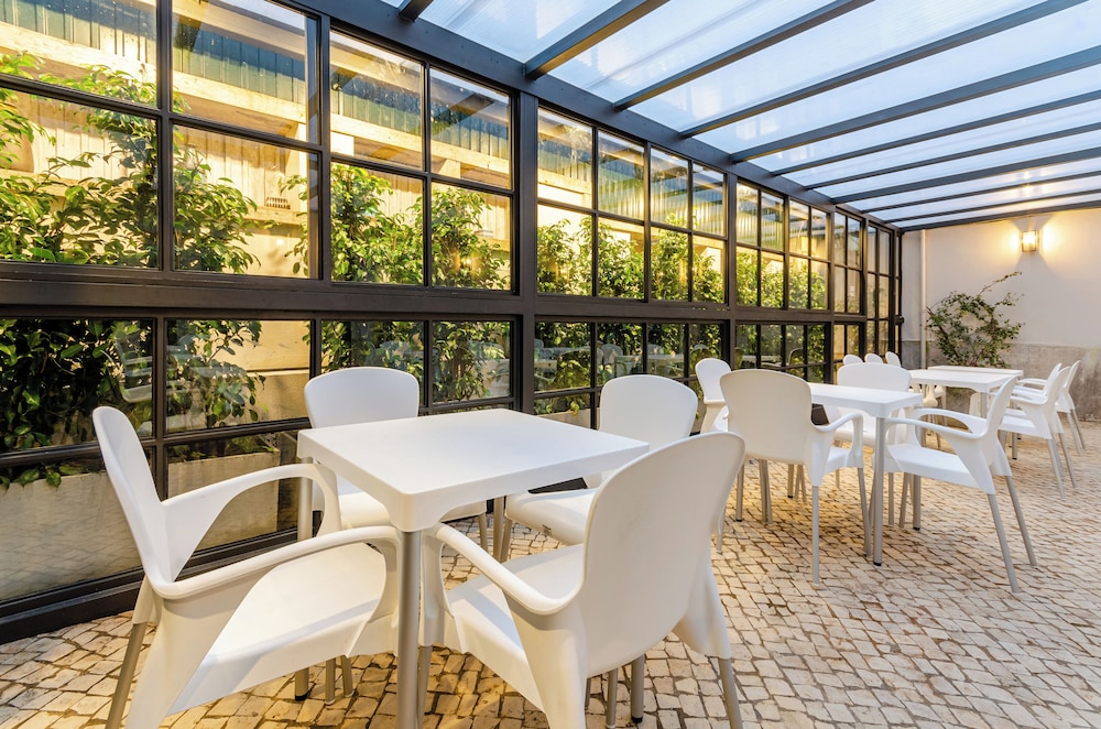 Hotel Avenida Park — Restaurant & bars in Lisbon, Lisboa