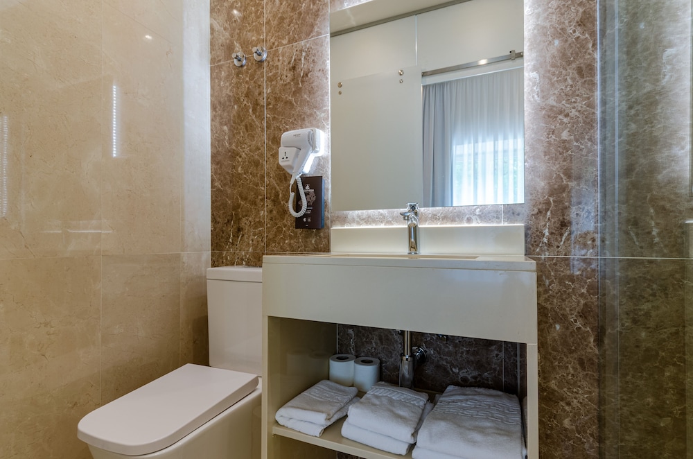 Hotel Avenida Park — Hotel rooms in Lisbon, Lisboa