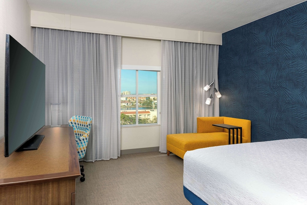 Hampton Inn & Suites Clearwater Beach — Hotel rooms in Clearwater, Florida
