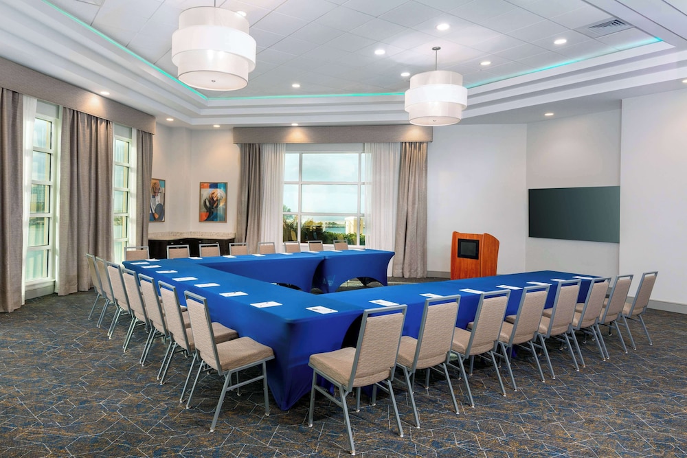 Hampton Inn & Suites Clearwater Beach — Hotel building in Clearwater, Florida