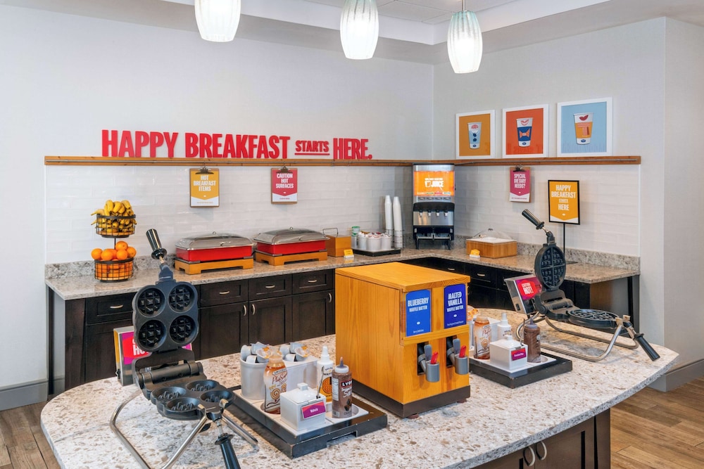 Hampton Inn & Suites Clearwater Beach — Restaurant & bars in Clearwater, Florida
