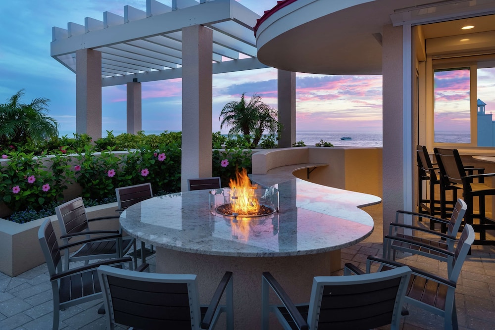 Hampton Inn & Suites Clearwater Beach — Restaurant & bars in Clearwater, Florida