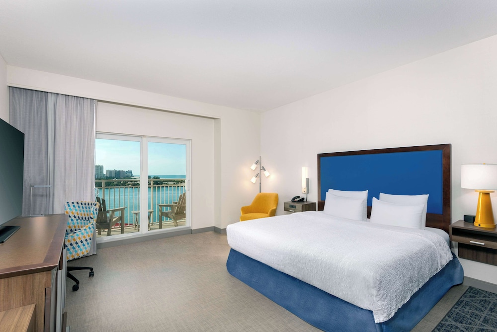 Hampton Inn & Suites Clearwater Beach — Hotel rooms in Clearwater, Florida