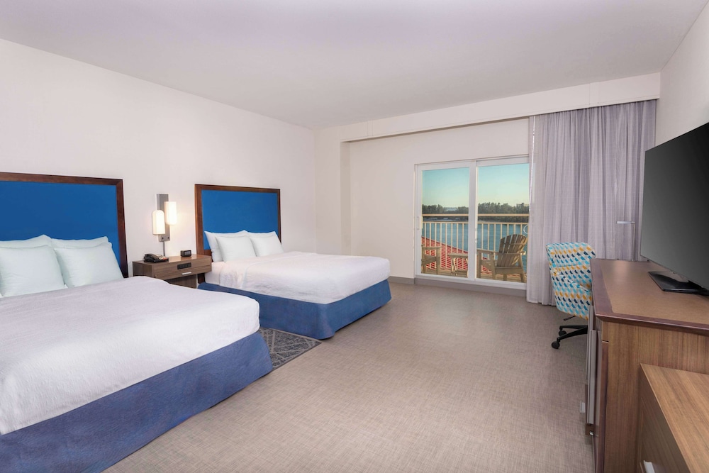 Hampton Inn & Suites Clearwater Beach — Hotel rooms in Clearwater, Florida