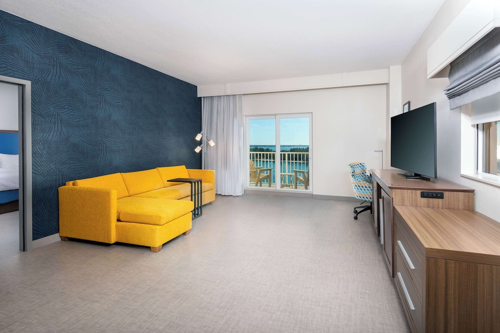 Hampton Inn & Suites Clearwater Beach — Hotel rooms in Clearwater, Florida