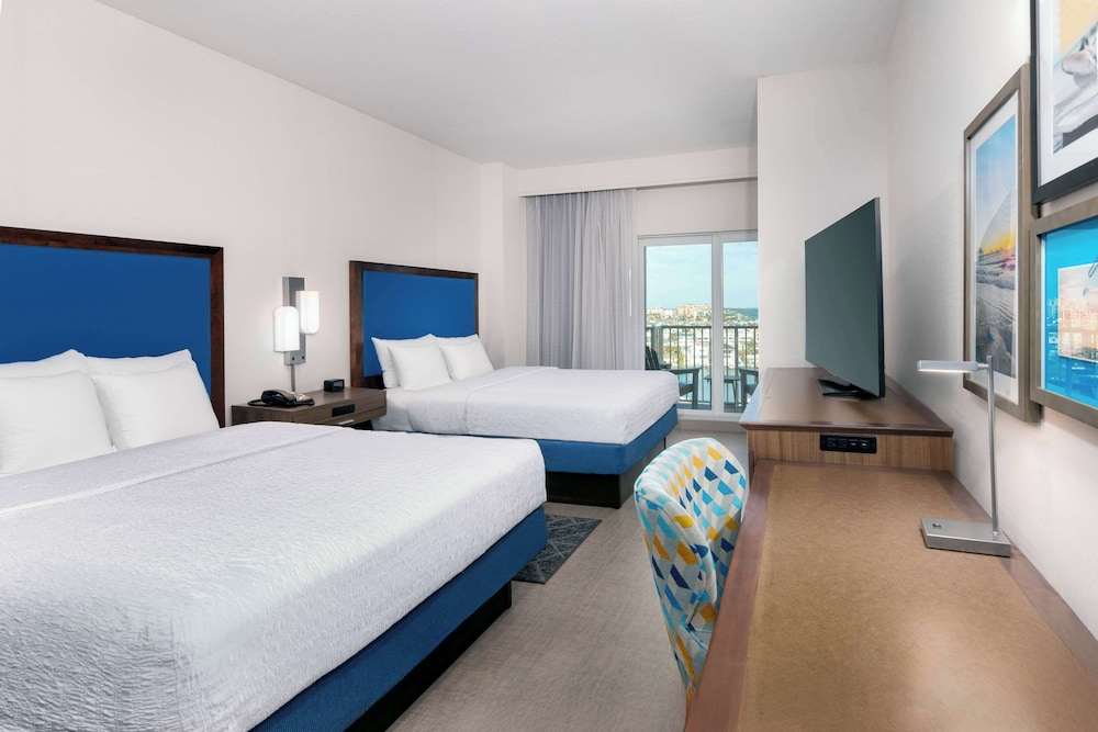 Hampton Inn & Suites Clearwater Beach — Hotel rooms in Clearwater, Florida