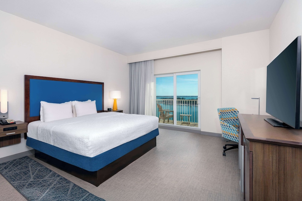 Hampton Inn & Suites Clearwater Beach — Hotel rooms in Clearwater, Florida
