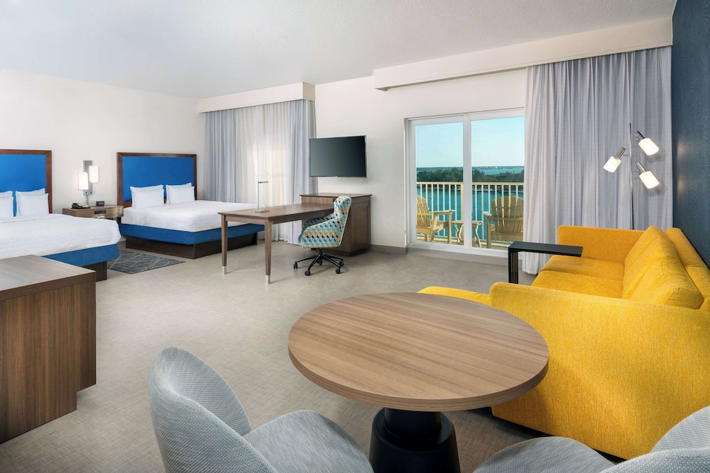 Hampton Inn & Suites Clearwater Beach — Hotel rooms in Clearwater, Florida