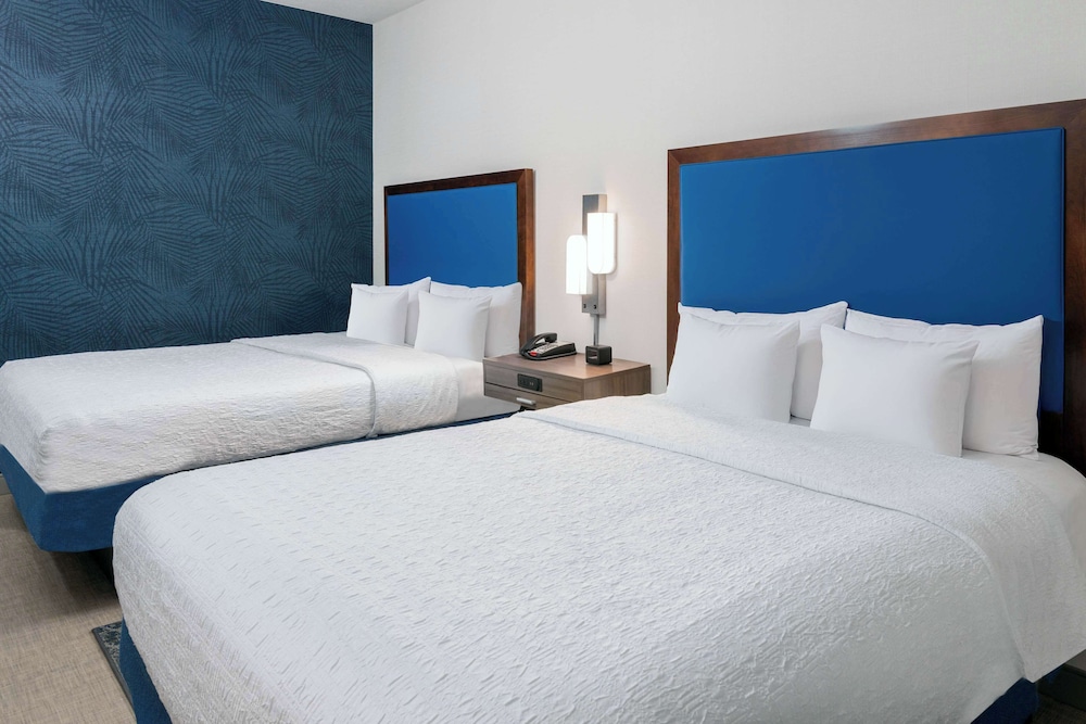 Hampton Inn & Suites Clearwater Beach — Hotel rooms in Clearwater, Florida