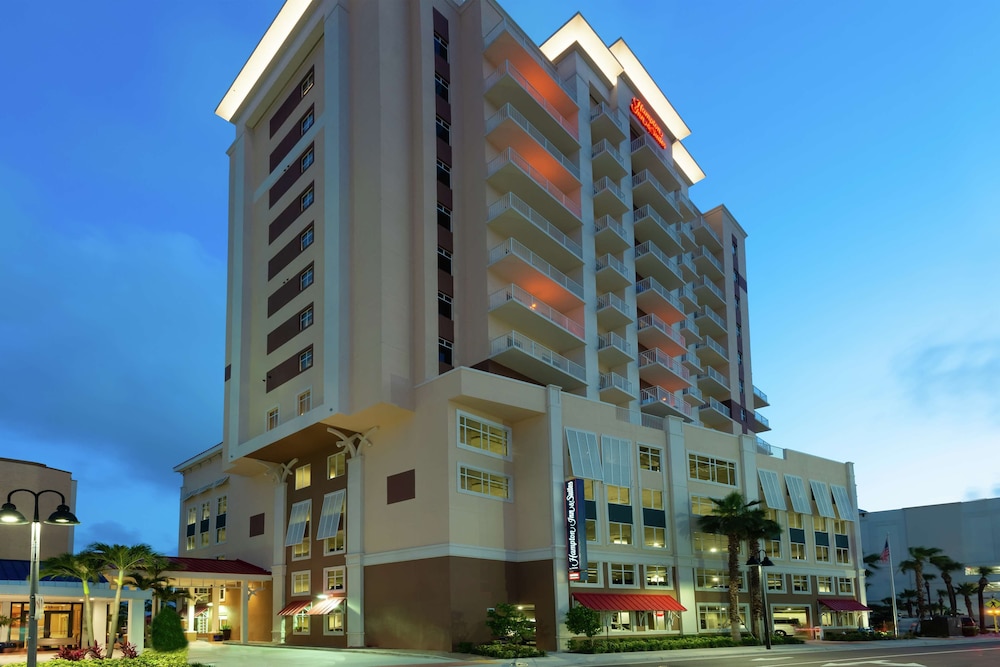 Hampton Inn & Suites Clearwater Beach — Hotel building in Clearwater, Florida