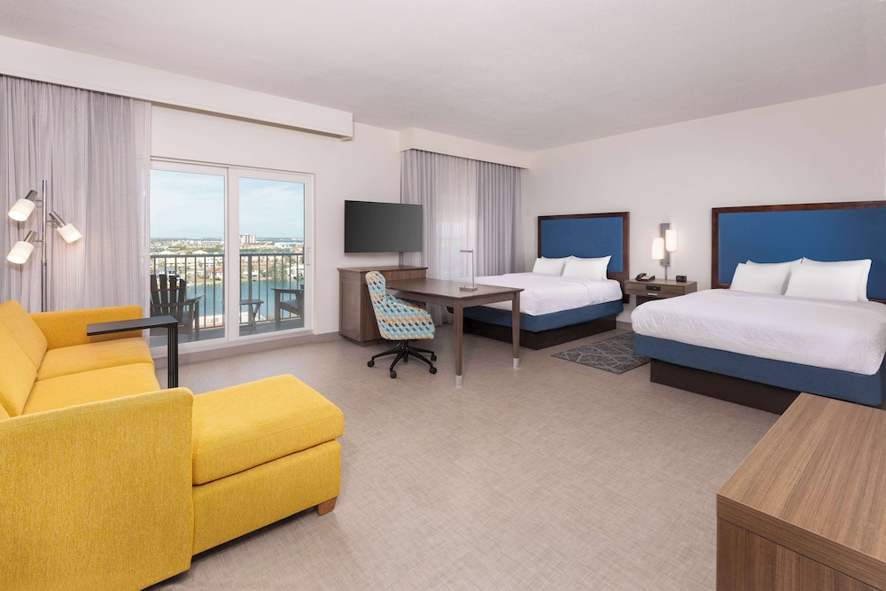 Hampton Inn & Suites Clearwater Beach — Hotel rooms in Clearwater, Florida