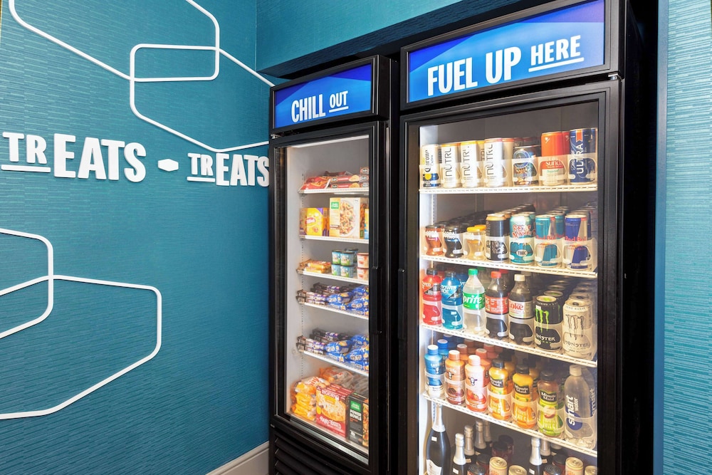 Hampton Inn & Suites Clearwater Beach — Restaurant & bars in Clearwater, Florida