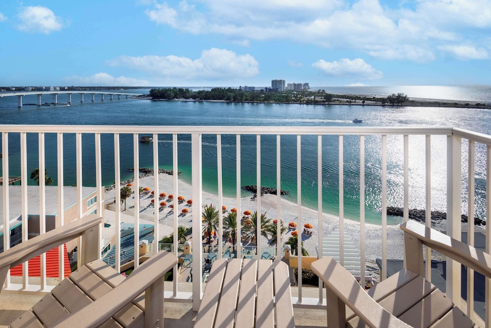 Hampton Inn & Suites Clearwater Beach — Hotel rooms in Clearwater, Florida