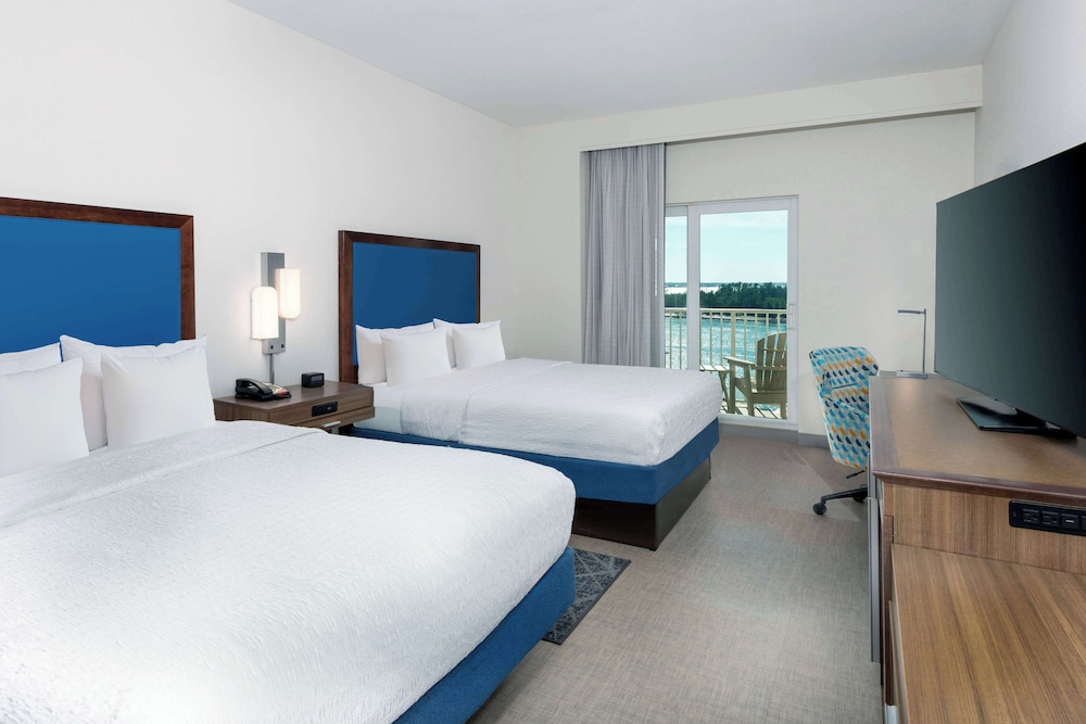 Hampton Inn & Suites Clearwater Beach — Hotel rooms in Clearwater, Florida
