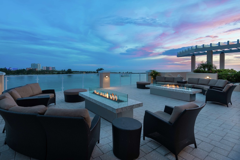 Hampton Inn & Suites Clearwater Beach — Restaurant & bars in Clearwater, Florida