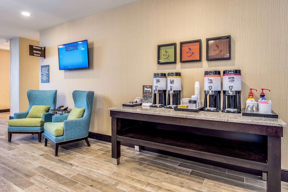 Hampton Inn & Suites Clearwater Beach — Hotel building in Clearwater, Florida