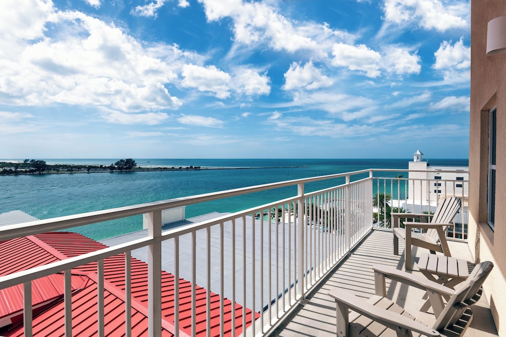 Hampton Inn & Suites Clearwater Beach — Hotel rooms in Clearwater, Florida