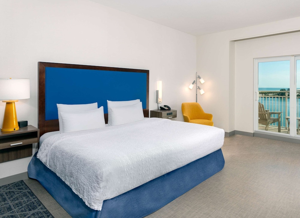 Hampton Inn & Suites Clearwater Beach — Hotel rooms in Clearwater, Florida