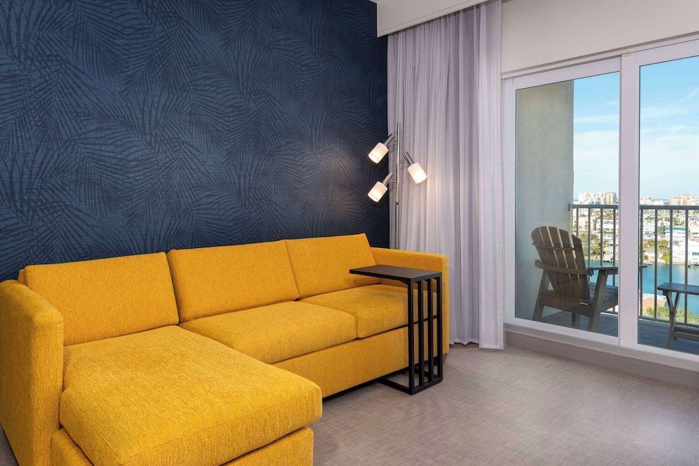 Hampton Inn & Suites Clearwater Beach — Hotel rooms in Clearwater, Florida