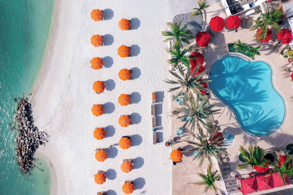 Hampton Inn & Suites Clearwater Beach — Beach in Clearwater, Florida