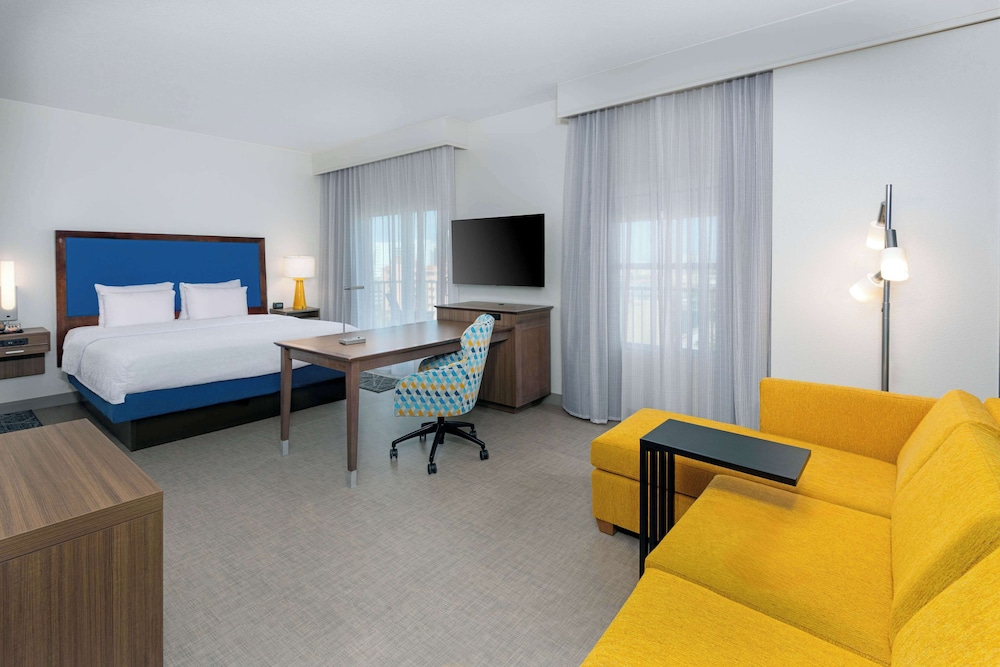 Hampton Inn & Suites Clearwater Beach — Hotel rooms in Clearwater, Florida