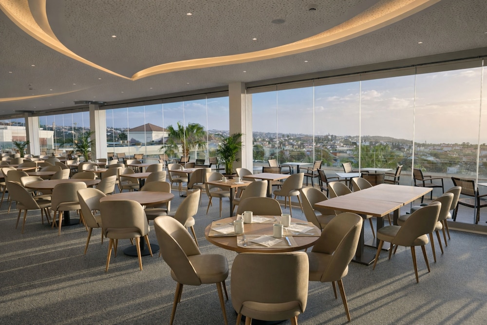Hotel Baia Grande — Restaurant & bars in Albufeira, Faro