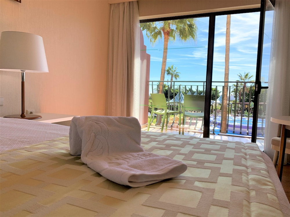 Hotel Baia Grande — Hotel rooms in Albufeira, Faro