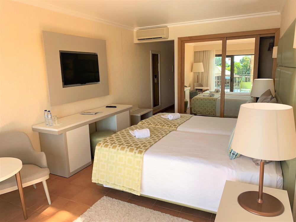 Hotel Baia Grande — Hotel rooms in Albufeira, Faro