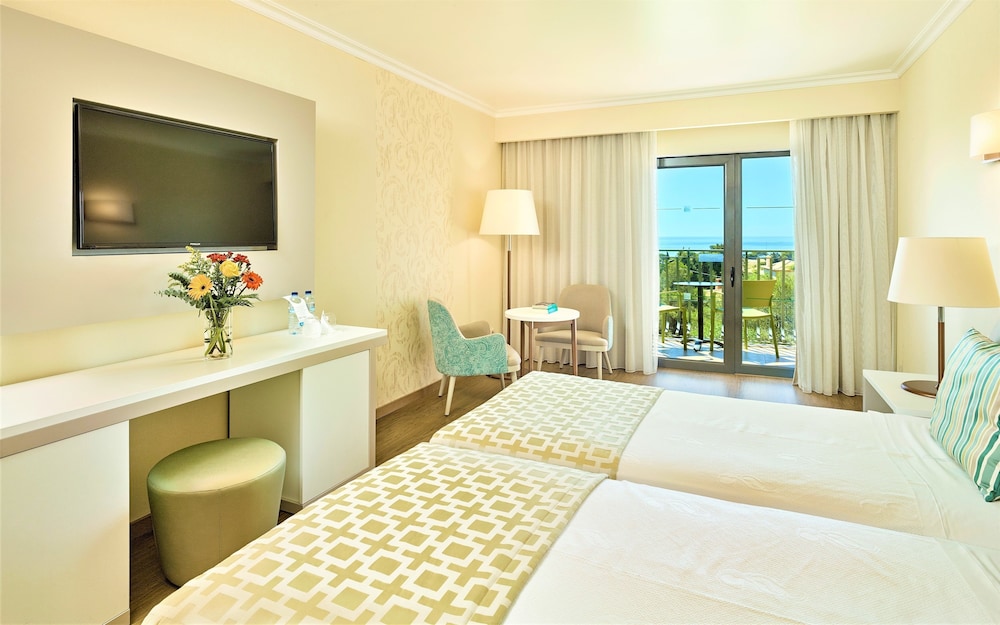 Hotel Baia Grande — Hotel rooms in Albufeira, Faro