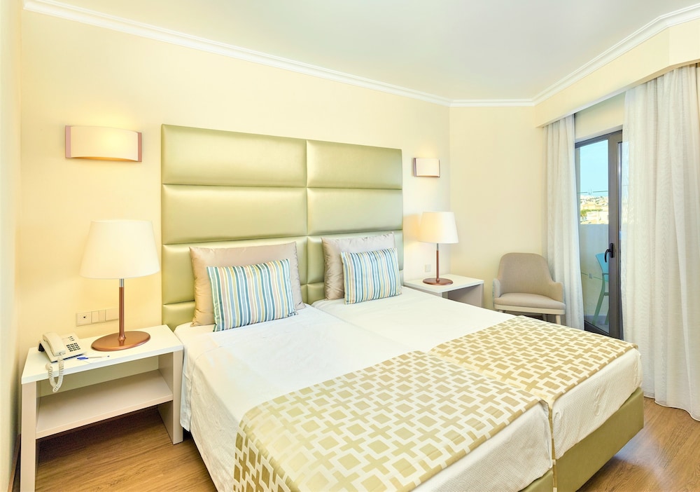 Hotel Baia Grande — Hotel rooms in Albufeira, Faro