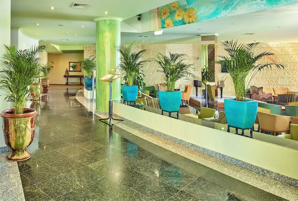 Hotel Baia Grande — Hotel building in Albufeira, Faro