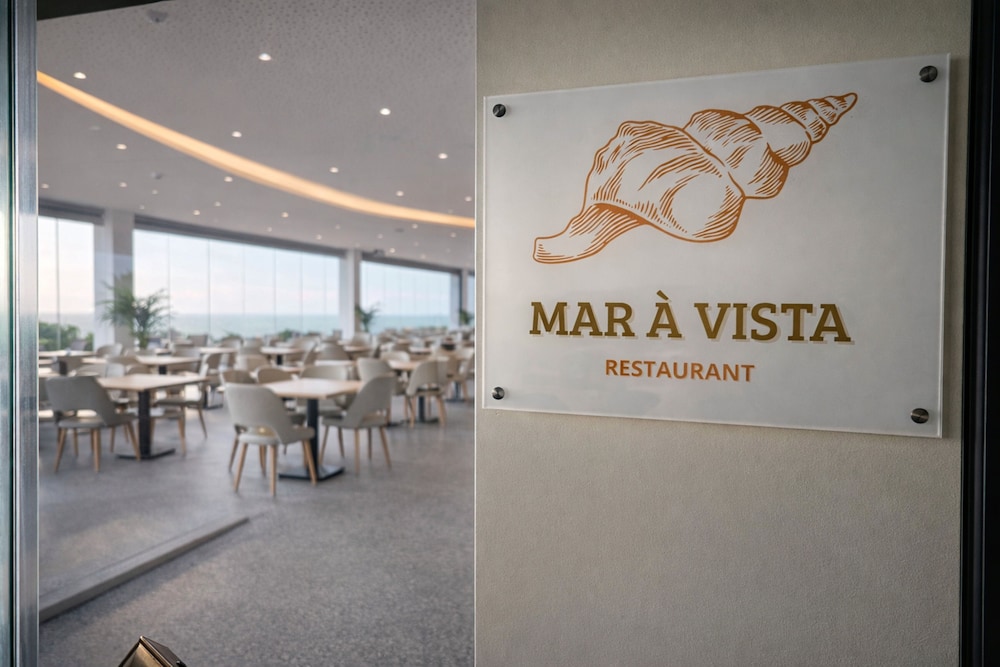Hotel Baia Grande — Restaurant & bars in Albufeira, Faro