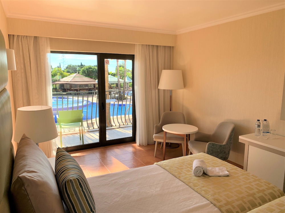Hotel Baia Grande — Hotel rooms in Albufeira, Faro