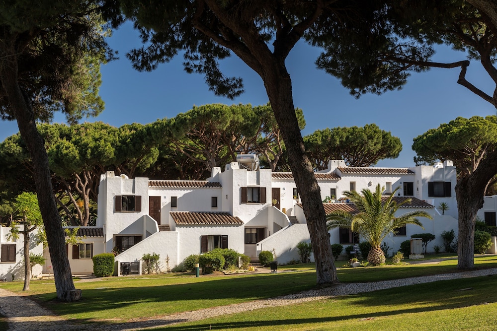 Balaia Golf Village Resort — Hotel building in Albufeira, Faro