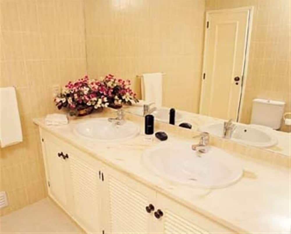 Balaia Golf Village Resort — Hotel rooms in Albufeira, Faro