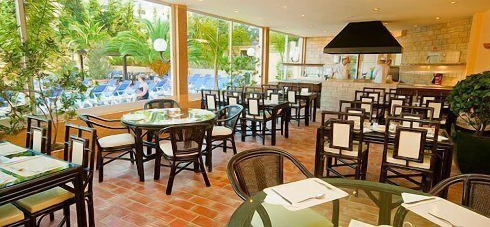 Hotel Balaia Mar — Restaurant & bars in Albufeira, Faro