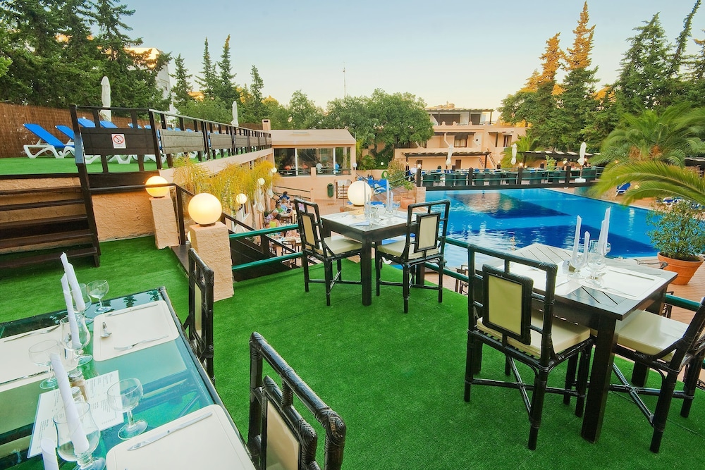 Hotel Balaia Mar — Swimming pool in Albufeira, Faro