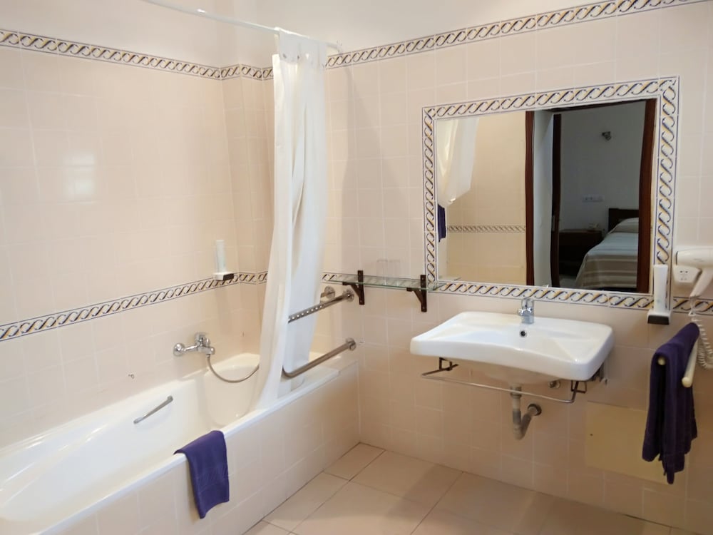 Hotel Balaia Mar — Hotel rooms in Albufeira, Faro