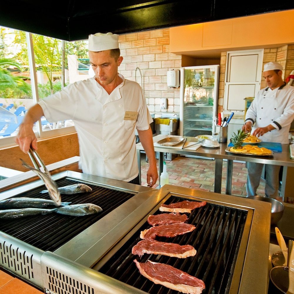 Hotel Balaia Mar — Restaurant & bars in Albufeira, Faro