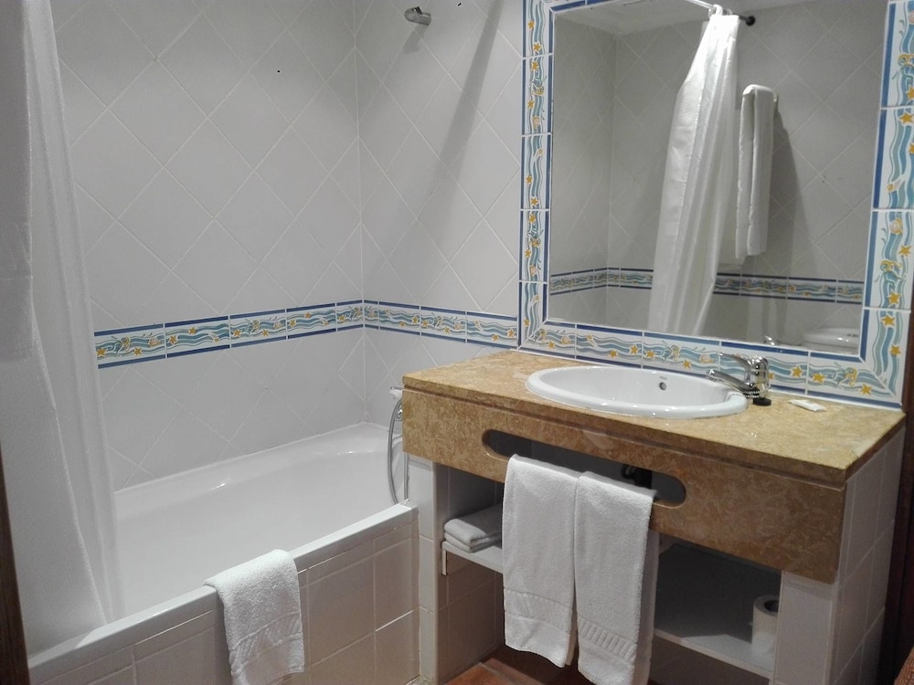 Hotel Balaia Mar — Hotel rooms in Albufeira, Faro