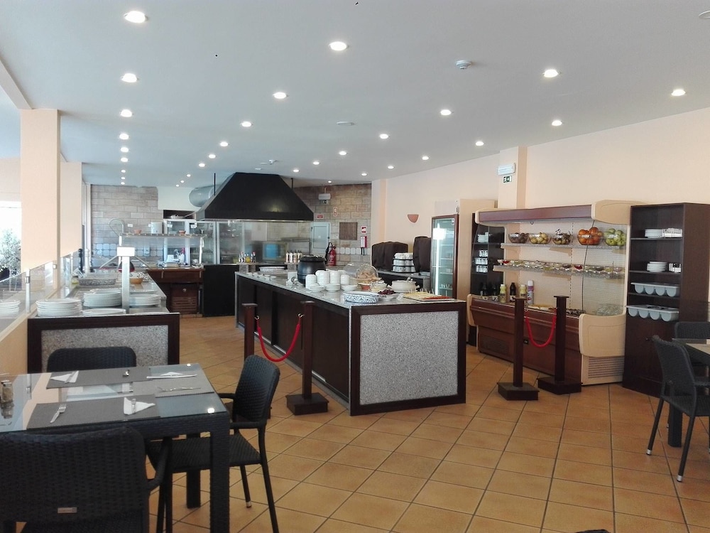 Hotel Balaia Mar — Restaurant & bars in Albufeira, Faro