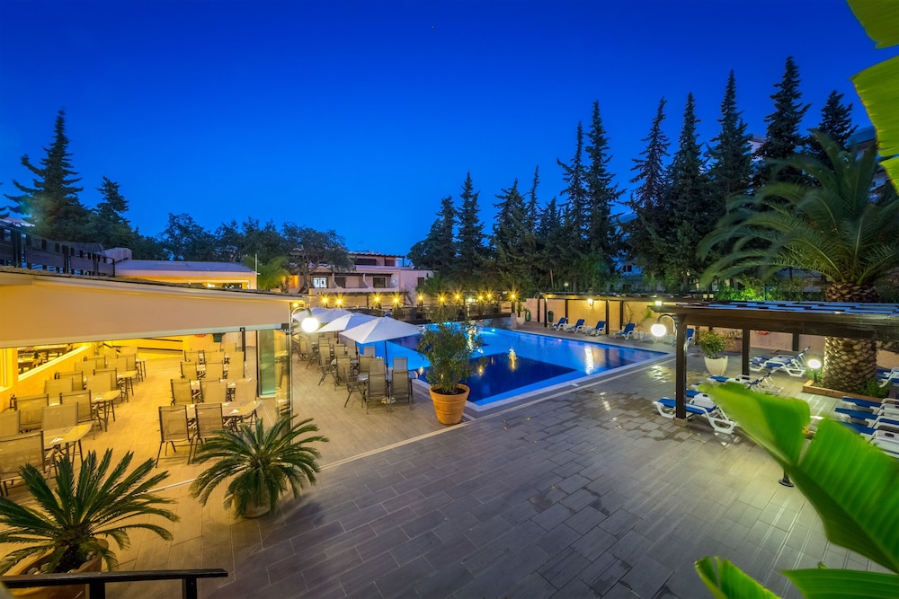 Hotel Balaia Mar — Swimming pool in Albufeira, Faro