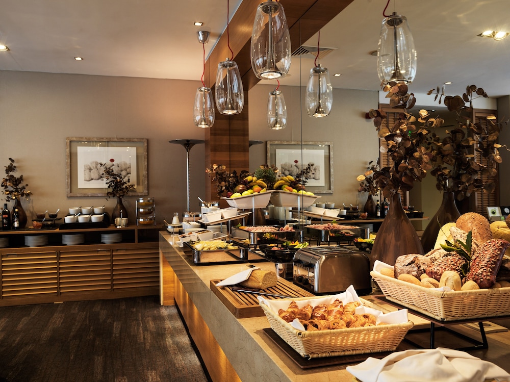 Galaxy Hotel Iraklio — Restaurant & bars in Heraklion